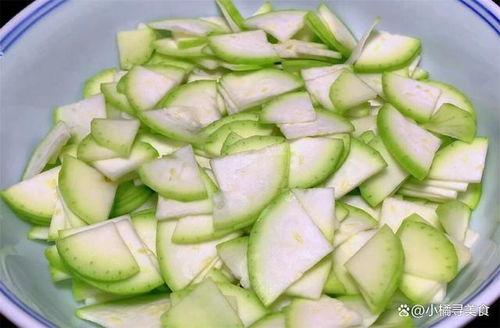 网红吃瓠子瓜视频,趣味横生引网友热议