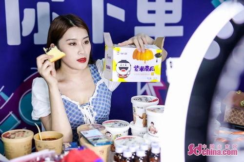 抖音青岛网红戈优吃瓜,吃瓜群众的美食探险之旅