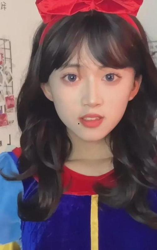 男扮女装直播网红吃瓜