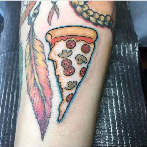 纹身女的网红吃瓜图片