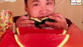 两个男网红吃瓜表情包,揭秘网络红人的“瓜”界风云