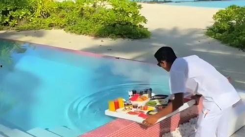 网红游泳池吃瓜,泳池里的“瓜”你吃了吗？