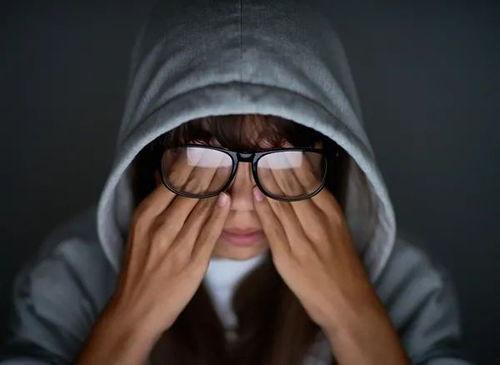 吃瓜网红洗眼睛,吃瓜网红引领眼部护理风尚 第1张 吃瓜网红洗眼睛,吃瓜网红引领眼部护理风尚 第1张