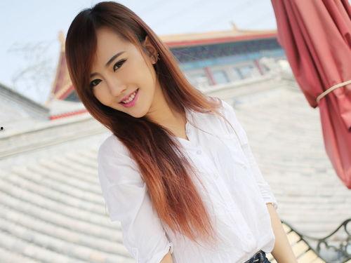 吃瓜网红模特图片高清,吃瓜瞬间，魅力四溢  第3张