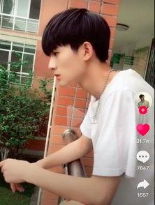 抖音吃瓜男网红是谁啊,他是谁？为何如此火爆？
